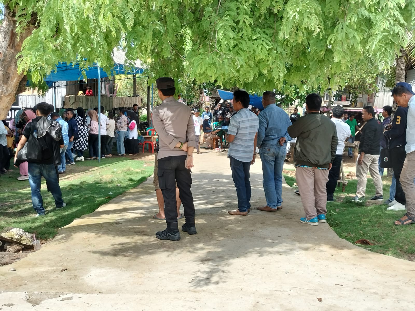 Suasana Pengamanan Kampanye Tatap Muka di Desa Sombano, Kecamatan Kaledupa, Wakatobi.