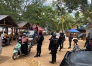 Tim PRC Brimob Patroli Pantai Toronipa Jaga Keamanan Pengunjung Libur Idul Fitri