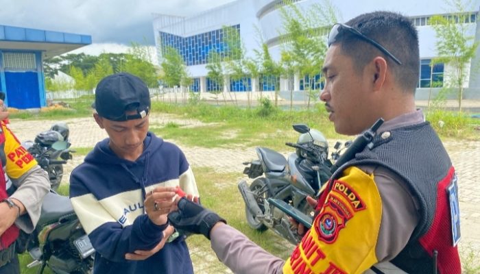 Lagi Santuy Nongkrong, Pemuda di Kendari Tertangkap Bawa Shabu-shabu