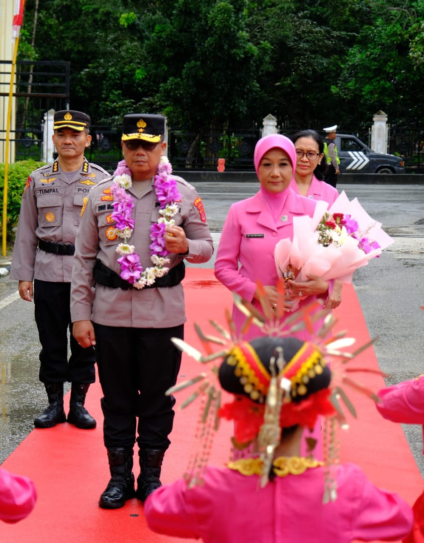 Kapolda Sultra Brigjen Pol Dwi Iriyanto, S.I.K., M,Si saat penyambutan Welcome Parade di Polda Sultra