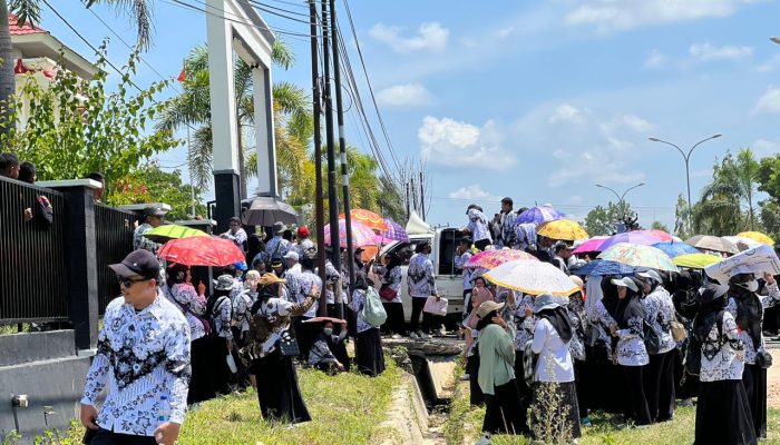 Ribuan Guru Hadiri Sidang Supriyani di Pengadilan Negeri Konawe Selatan, Berlangsung Damai Berkat Personel Pengamanan